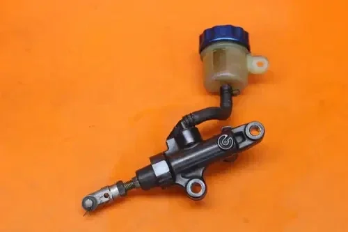04-06 2004 YAMAHA YZF R1 OEM BREMBO REAR BRAKE MASTER CYLINDER W RESERVOIR