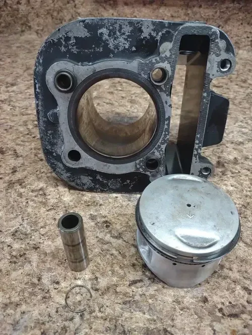 1982 1983 82 83 Yamaha XT200 Engine Motor Cylinder Jug Barrel W Piston xt 200