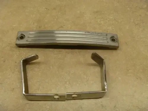 Kawasaki 1500 VN VULCAN NOMAD VN1500-G Front Emblem Cover Brackets 1999 KB89