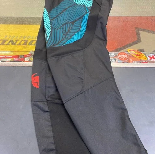 Thor Women’s Sector Pant Size 9/10